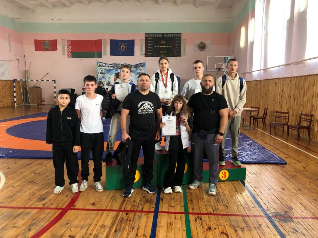 Смолевичские спортсмены взяли серебро и бронзу на турнире по вольной борьбе