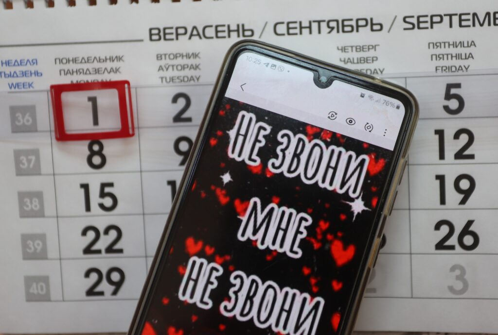 Только для экстренной связи. Что изменилось в телефонных правилах для учителей?