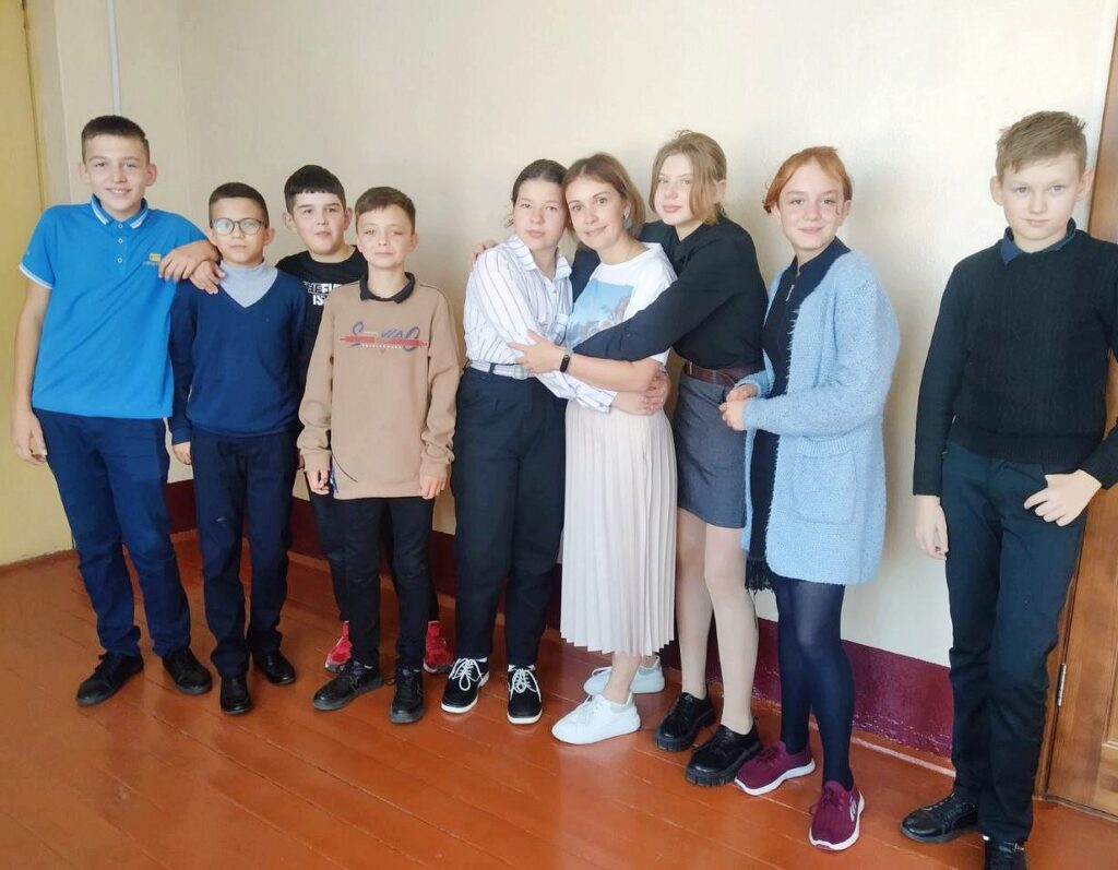 «Школьная мама». Ученица Плисской школы рассказала о своем любимом педагоге