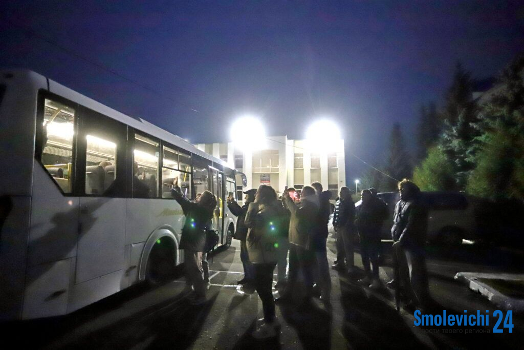 До свидания, сыновья! Смолевичане провожали своих новобранцев на службу в ВДВ