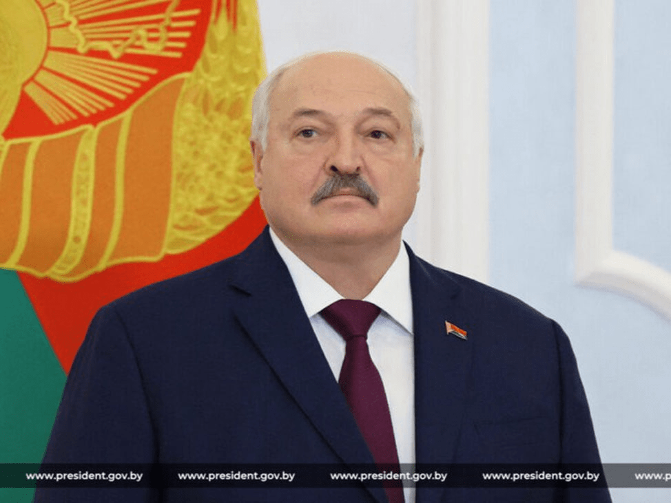 Президент поздравил работников и ветеранов автомобильного транспорта и дорожного хозяйства с профессиональным праздником
