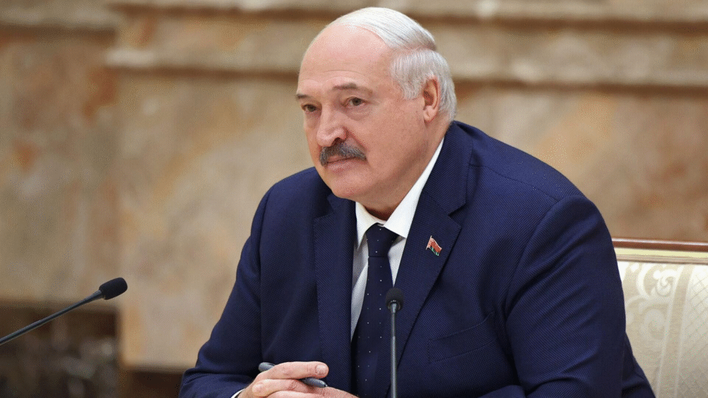«Ваши мудрость, терпение и любовь помогают находить верный путь». Лукашенко поздравил белорусок с праздником