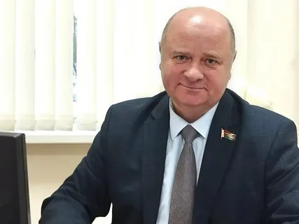 Парламентарий поздравил смолевичан с 7 ноября