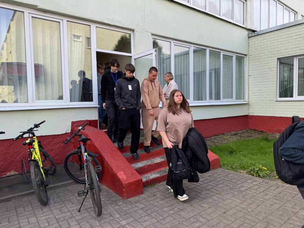 «Общежитие без пожара»: смолевичские студенты тренировались эвакуироваться
