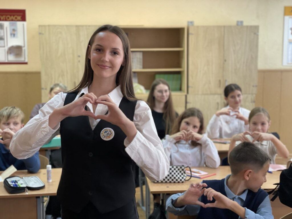 Первые шаги в профессию: будущие педагоги провели уроки ко Дню Матери
