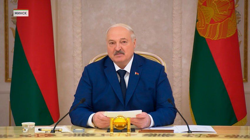 Александр Лукашенко поздравил белорусов с Днем отца