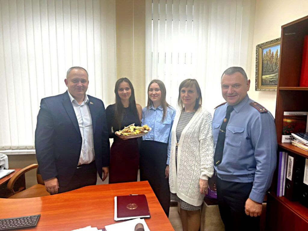 Надежны на службе, и дома. В РОВД сотрудников поздравили с Днем отца