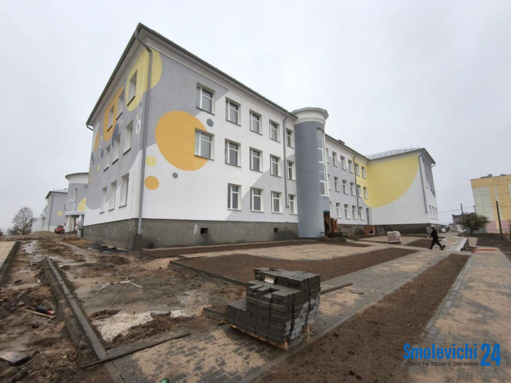 Погода не помеха. Коллектив СШ №3 на республиканском субботнике работал в новом здании школы
