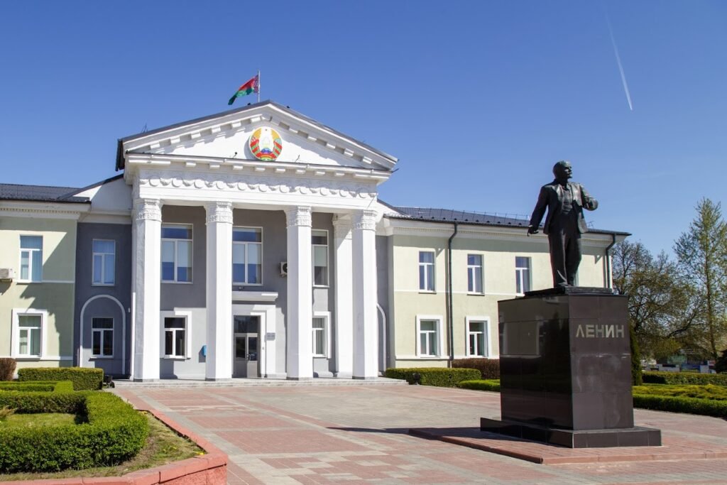 Руководство района поздравляет работников культуры с праздником