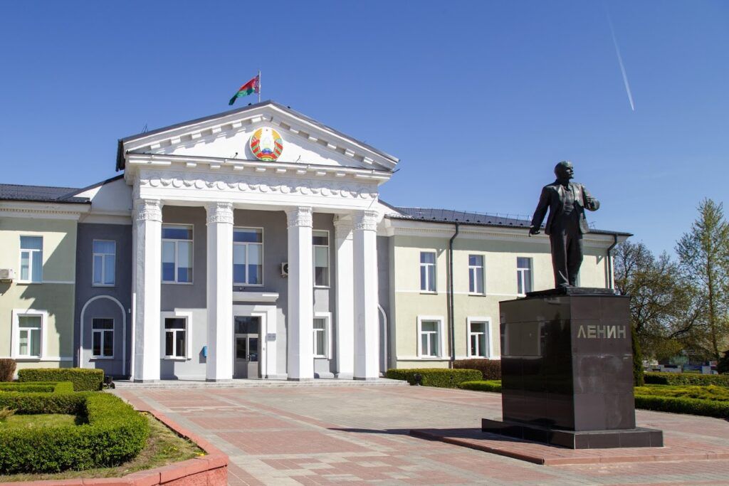 С Великим Октябрем жителей поздравило руководство района