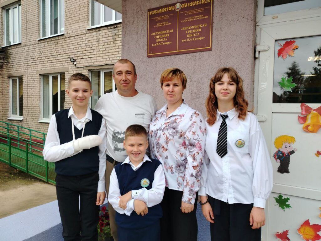 И в школе, и дома – мама. Учитель из Алесино рассказала о семье и рабочих буднях