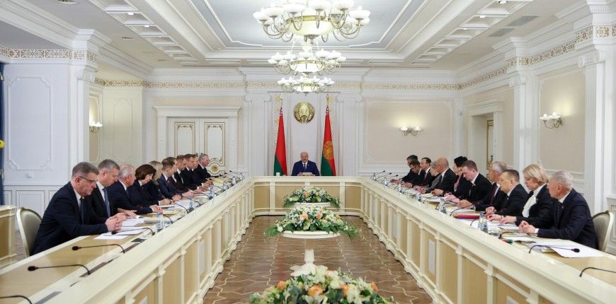 Лукашенко призвал делегатов ВНС активно участвовать в обсуждении программы развития