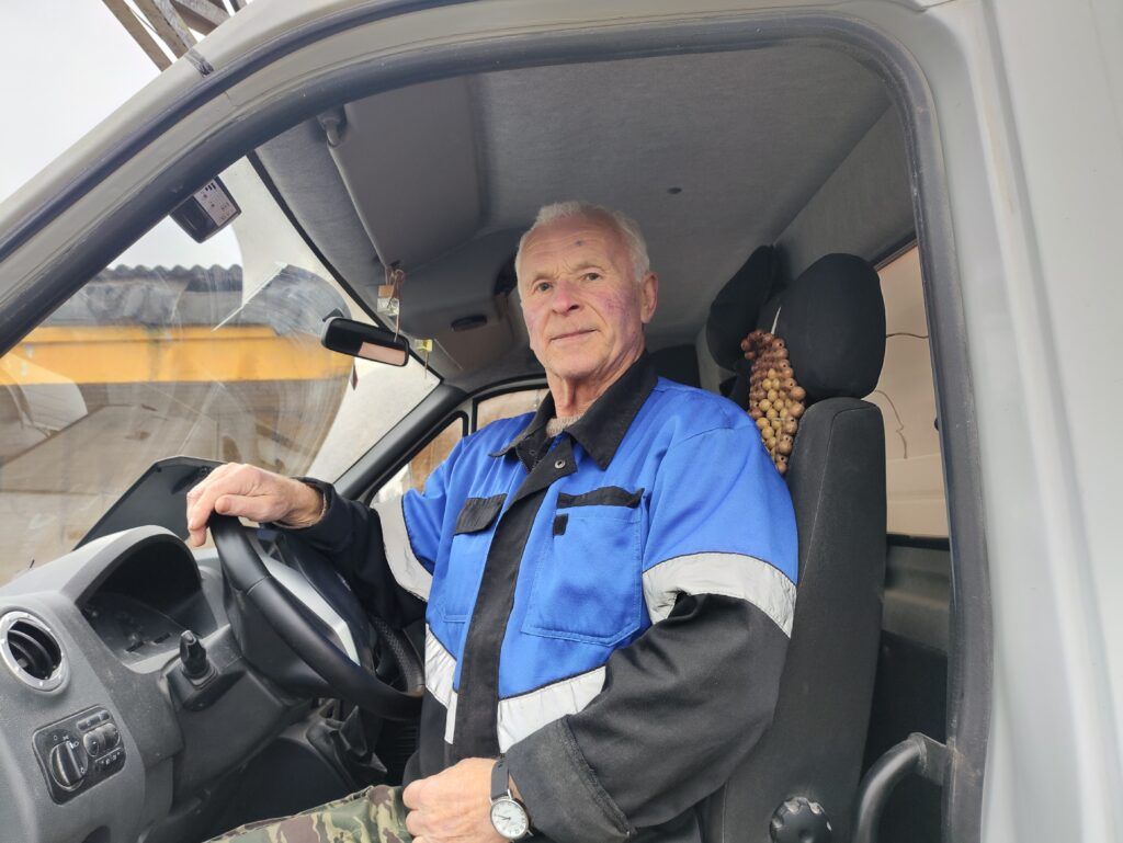 «За рулем 54 года: история ветерана труда из Смолевичского райагросервиса»