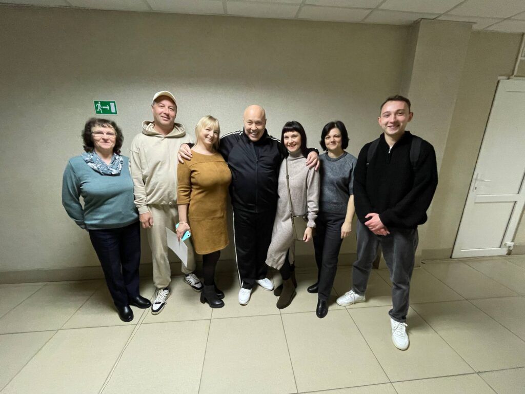 Александр Солодуха передал экспонат в школьный музей