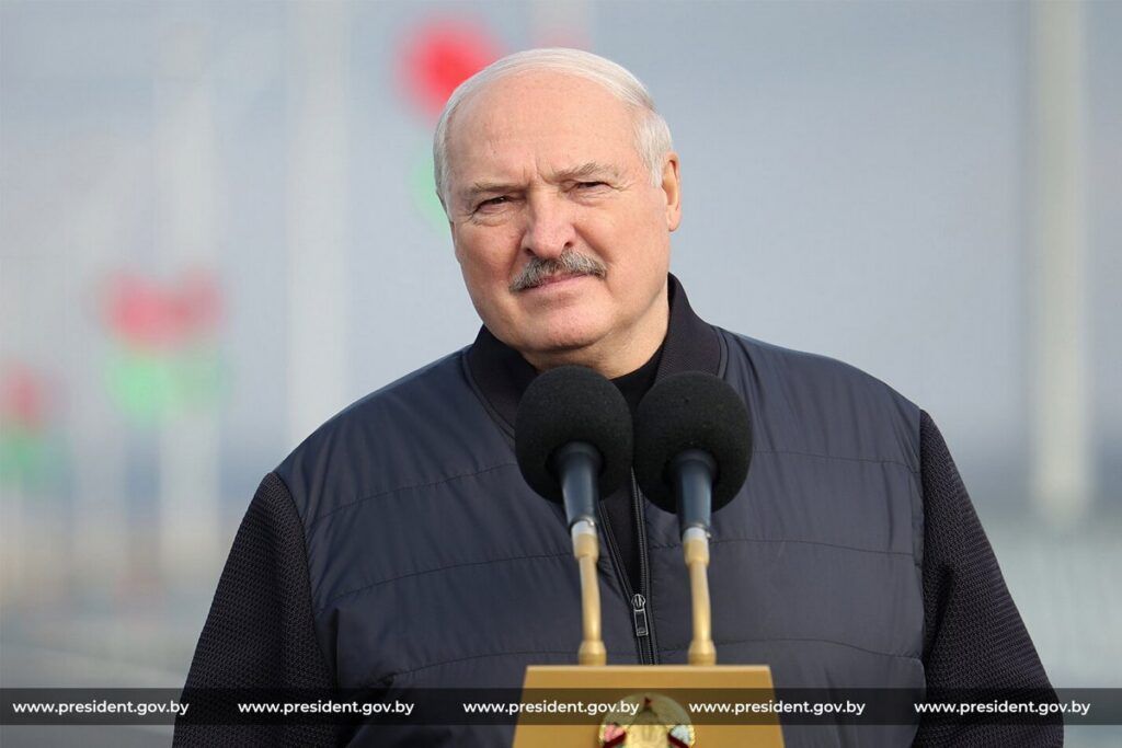 «Умрите, но людям зарплату заплатите»: Лукашенко поставил жесткий ультиматум начальникам