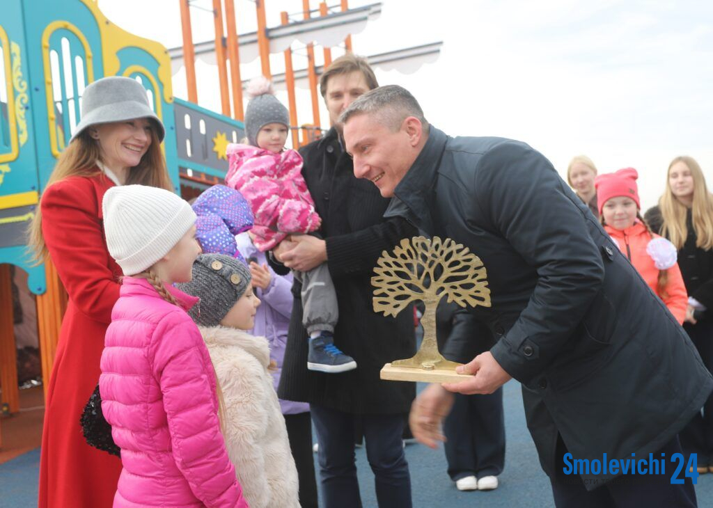 «Мы здесь уже были, здесь классно!». В Смолевичах открыли новую зону отдыха