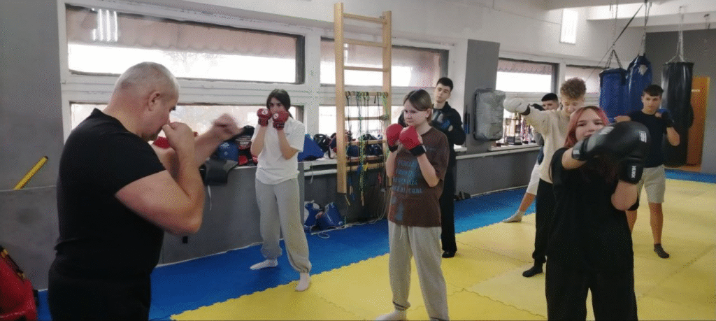 Воспитанники клуба «Алмаз» прошли тренировку со спортивным инструктором