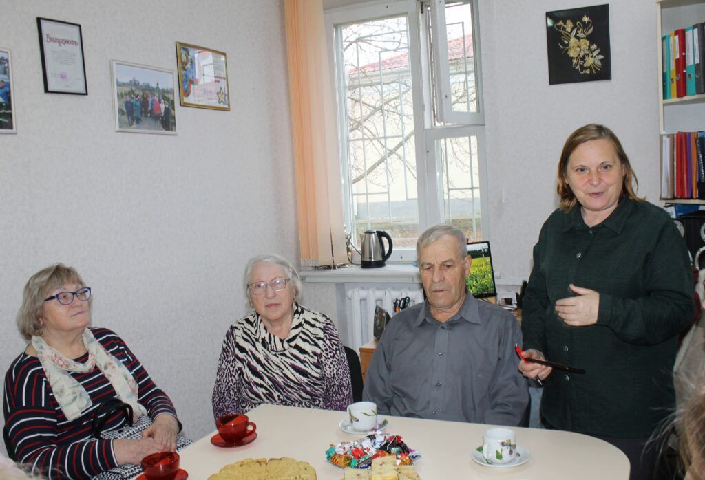 Белая трость как знак заботы: в территориальном центре встретились люди с нарушением зрения