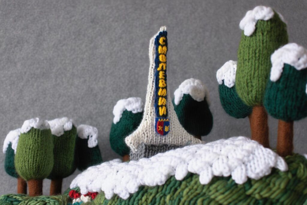 Смолевичи в петельках: нейросеть и работники культуры «связали» наш город