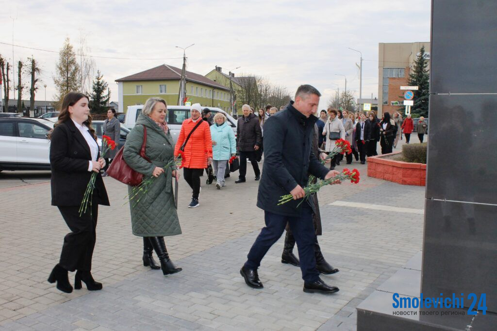 Сила истории – в делах настоящего: в Смолевичах встречают День Октябрьской революции