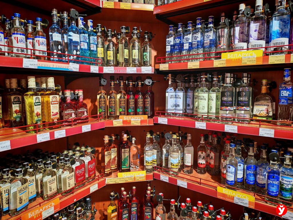 Лукашенко поручил КГК тщательно проверить рынок табака и алкоголя