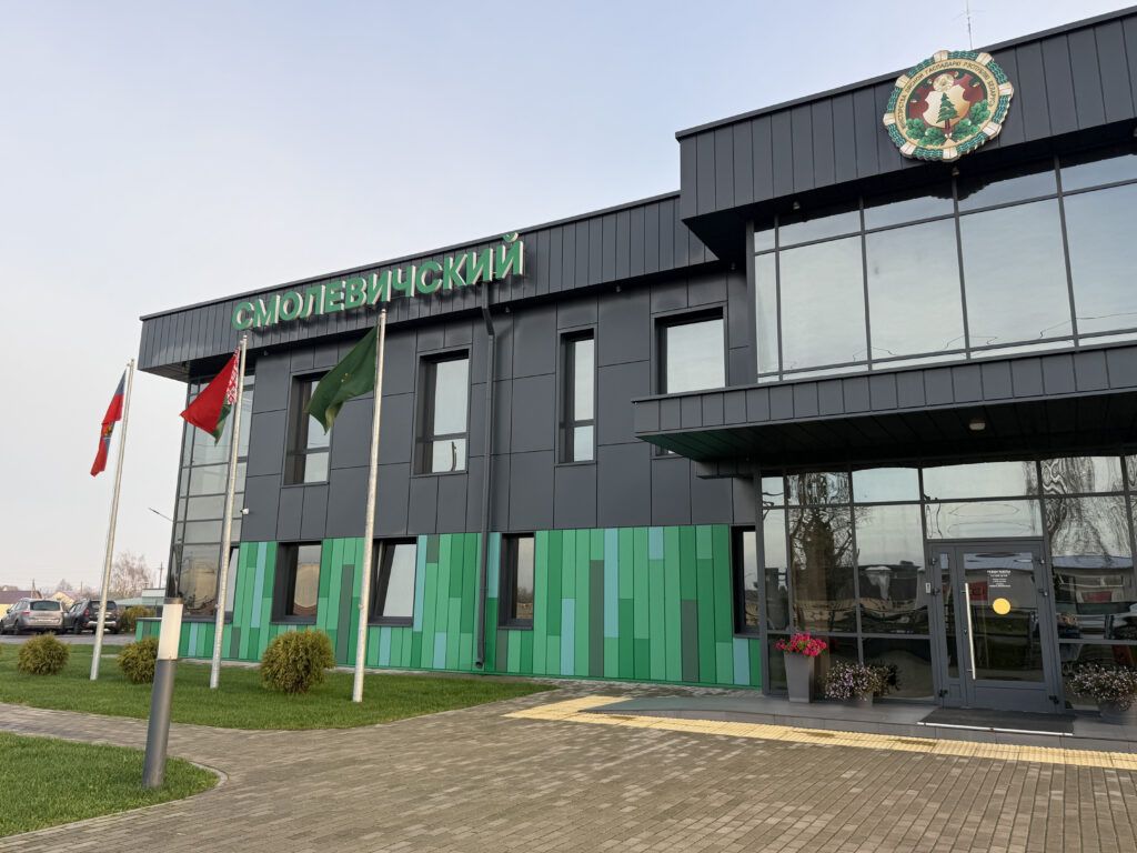 «Клевер», фонари и переезд обсудили в лесхозе на встрече с Дмитрием Богдановичем