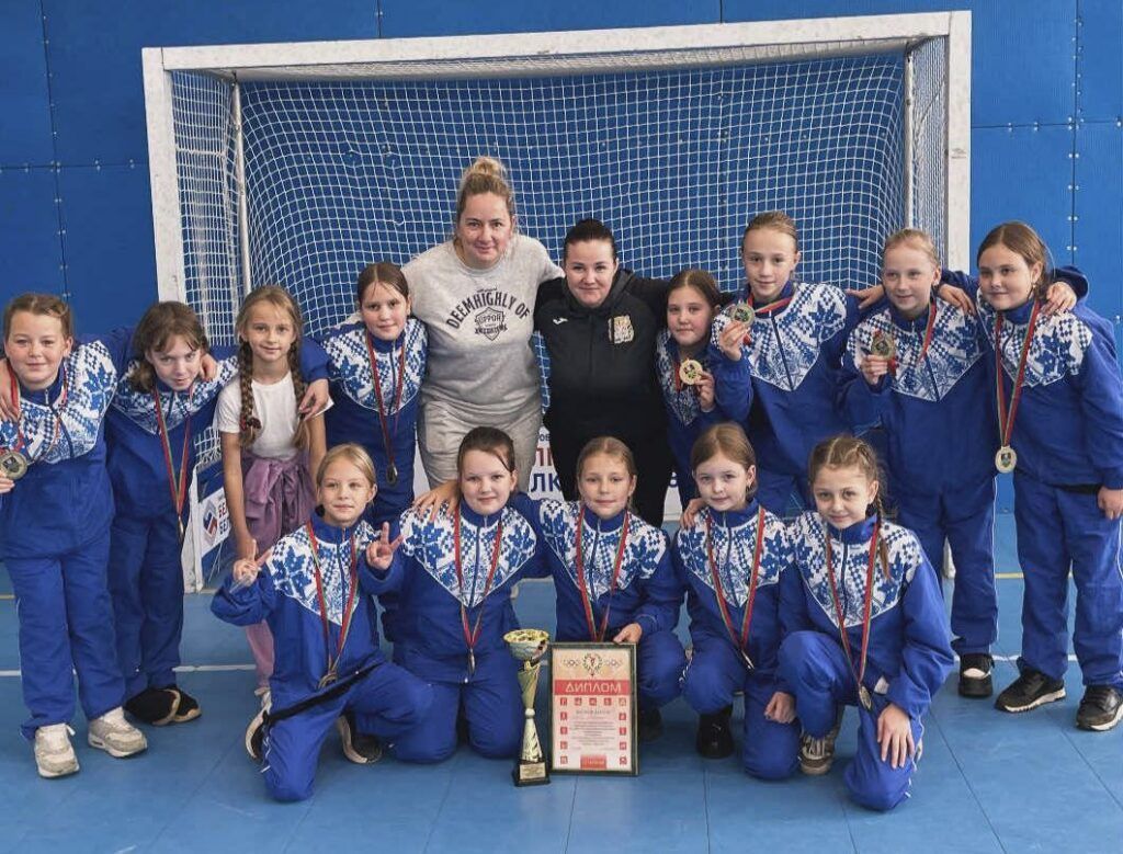 Уверенный старт сезона: команда ДЮСШ «Виктория» стала победителем турнира по индорхоккею
