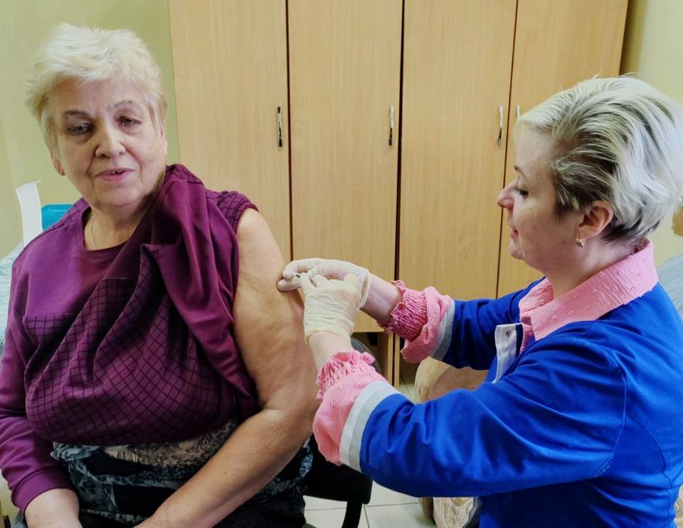 Смолевичане выбирают здоровье. Специалисты Центра спорта прошли вакцинацию от гриппа