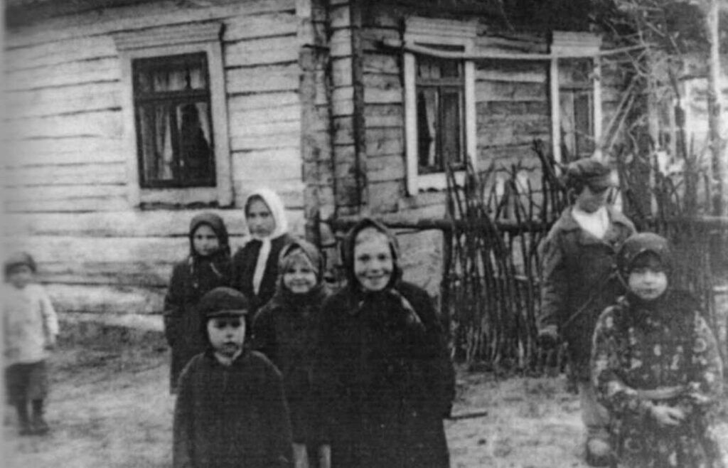 Рассказываем про реальных учеников Верхменской школы, которые стали прототипами романа Коласа