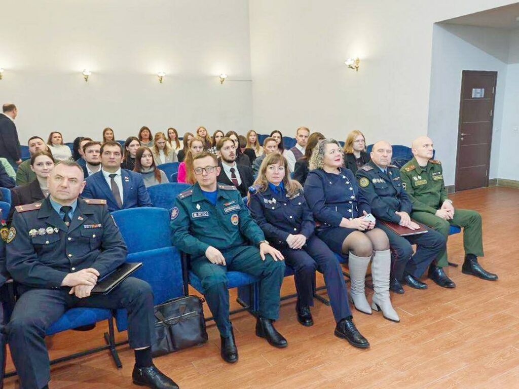 От киберугроз до пожаров: молодежь и силовики говорили о безопасности