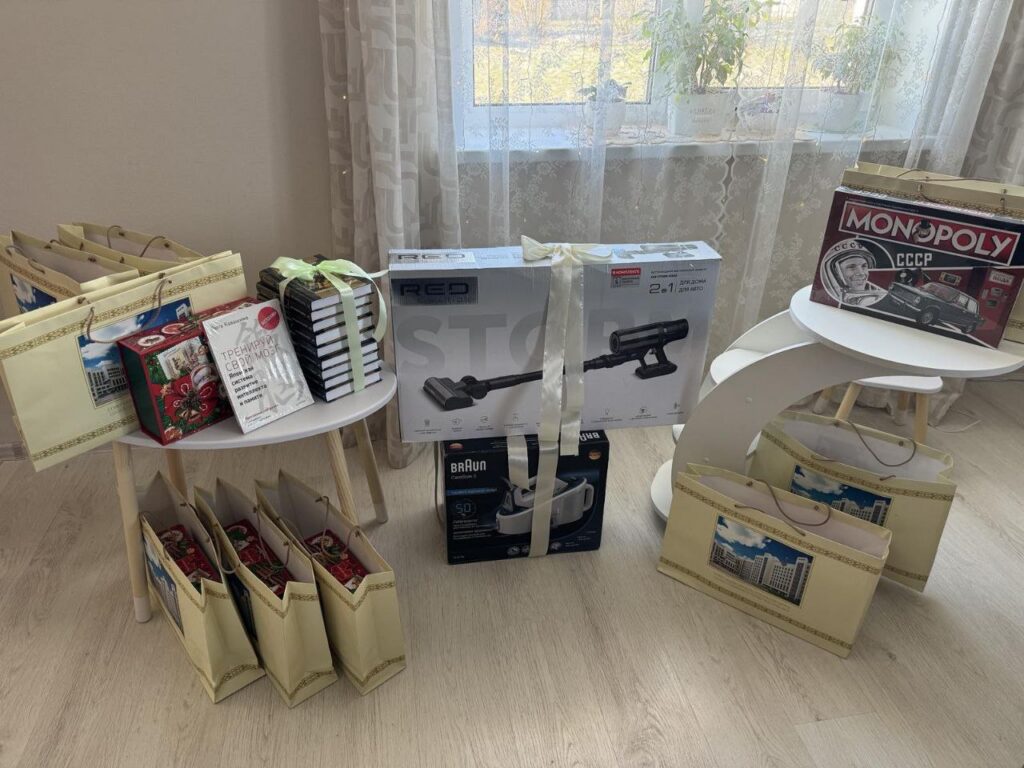 Подарки от первого вице-премьера принимали сегодня в семье Мовлановых