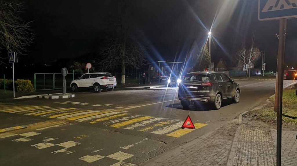 На пешеходном переходе в Смолевичах водитель сбил школьника