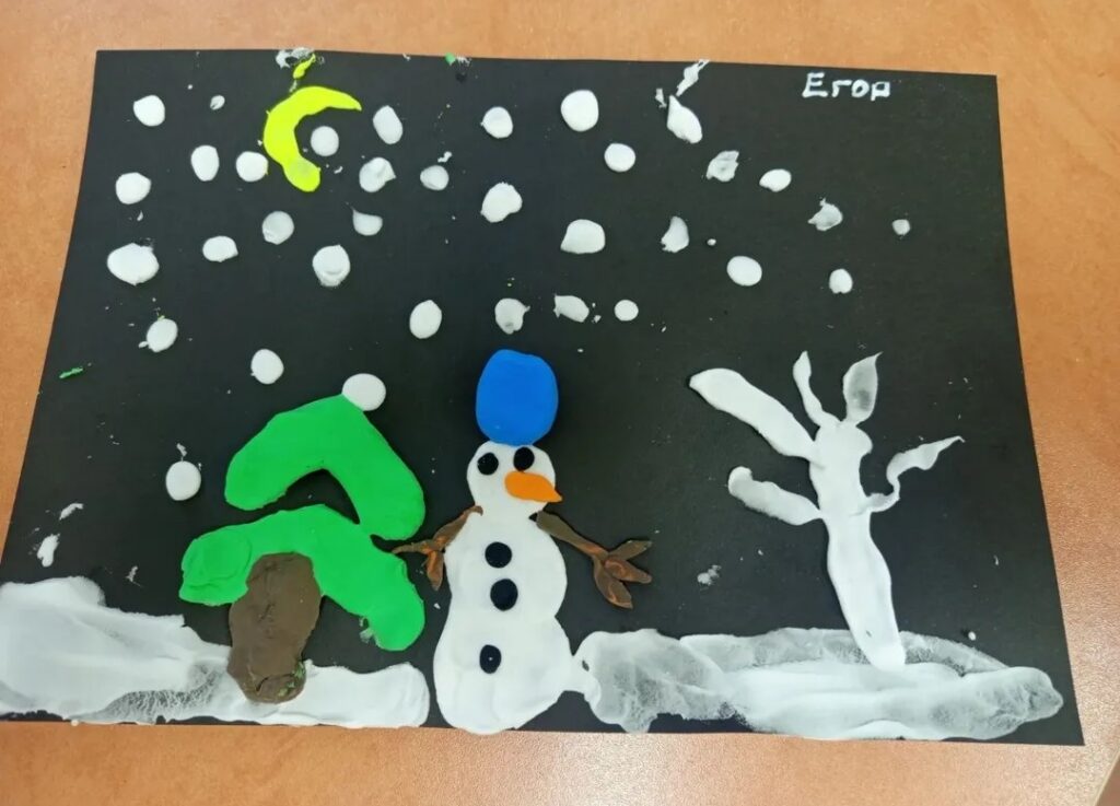 Дети создают сказочных снеговиков без снега