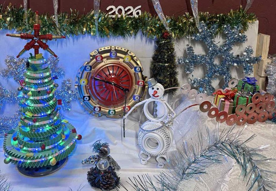 Из запчастей и инструментов: аграрии «ЖодиноАгроПлемЭлиты» креативят