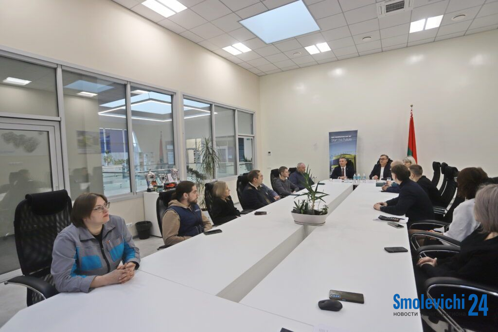 Строительство путепровода, детсады и благоустройство. Николай Парамонов пообщался с коллективом дилера DAF