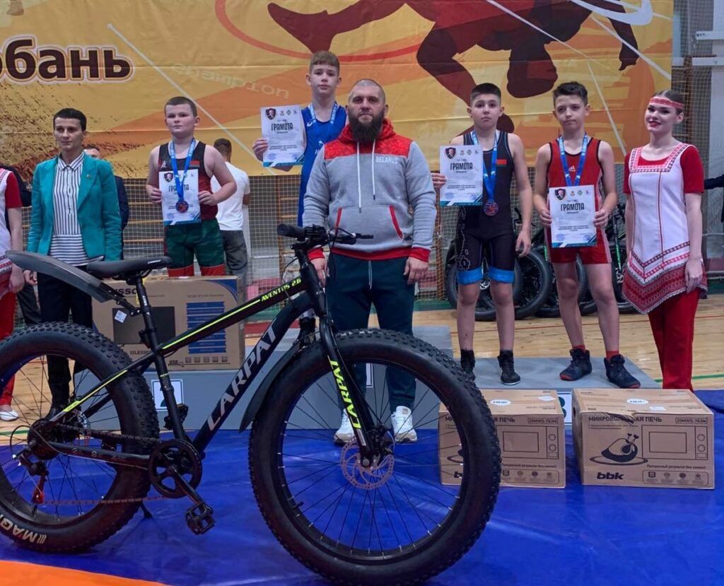 Главный приз – велосипед. Учащиеся Смолевичской ДЮСШ заняли лидирующие места на областном турнире по вольной борьбе