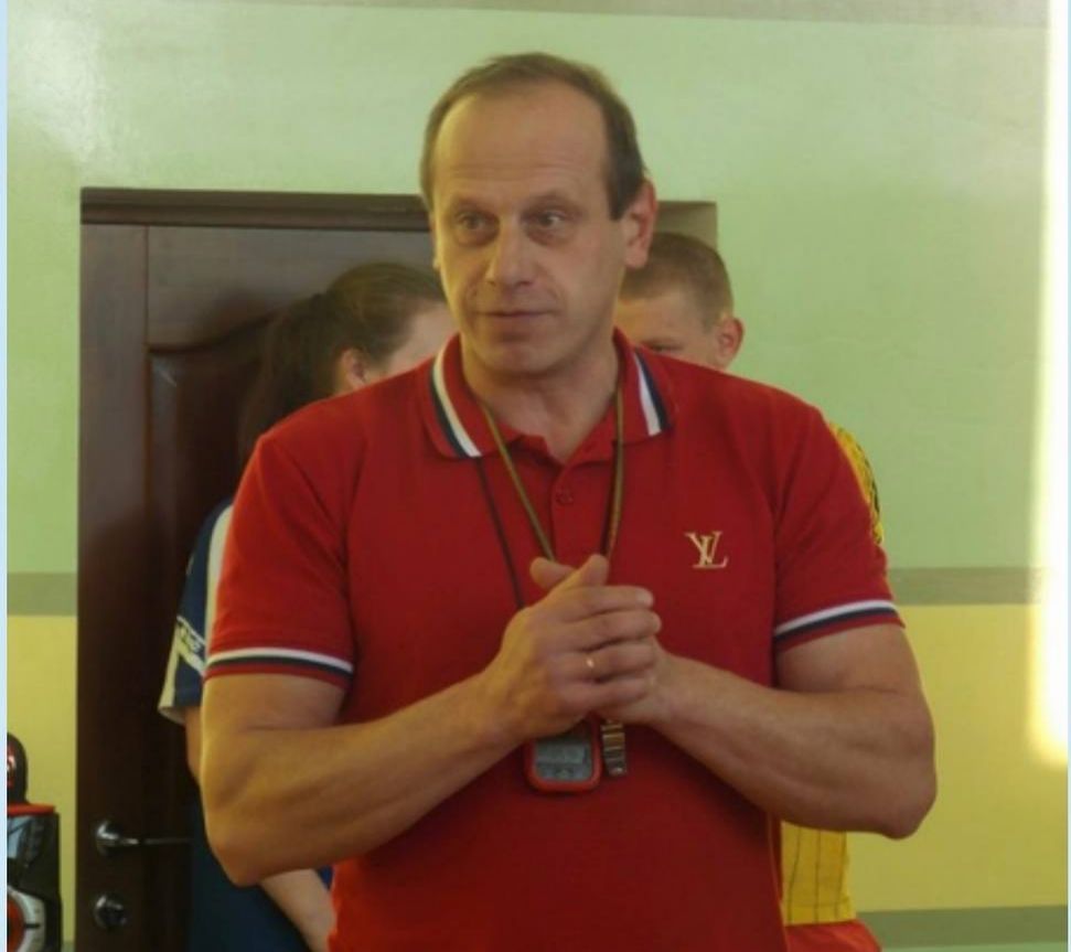 Спорт вместо смартфона: как в Верхменской школе увлекают баскетболом и волейболом