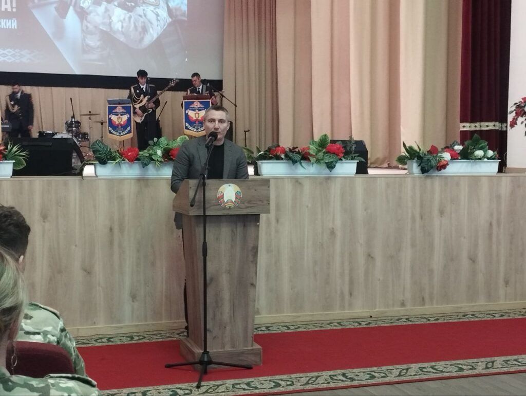 Николай Парамонов поздравил военно-патриотический клуб «Доблесть» в Смолевичах с четвертой годовщиной