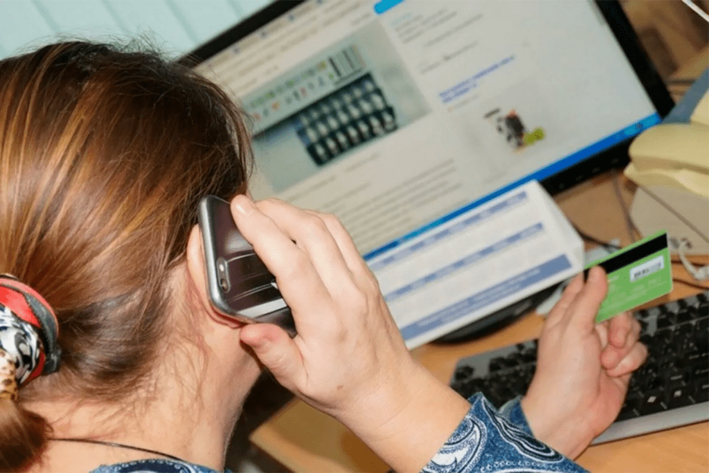 Мошенники под видом финансового консультанта обманули женщину на 9 тысяч рублей