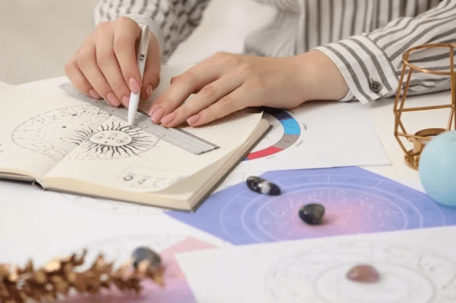 Гороскоп на 16 декабря: Козероги строят планы, Весы заводят знакомства, Рыбы доверяют интуиции