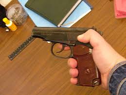 Хранила дома пистолет. На смолевичанку завели уголовное дело