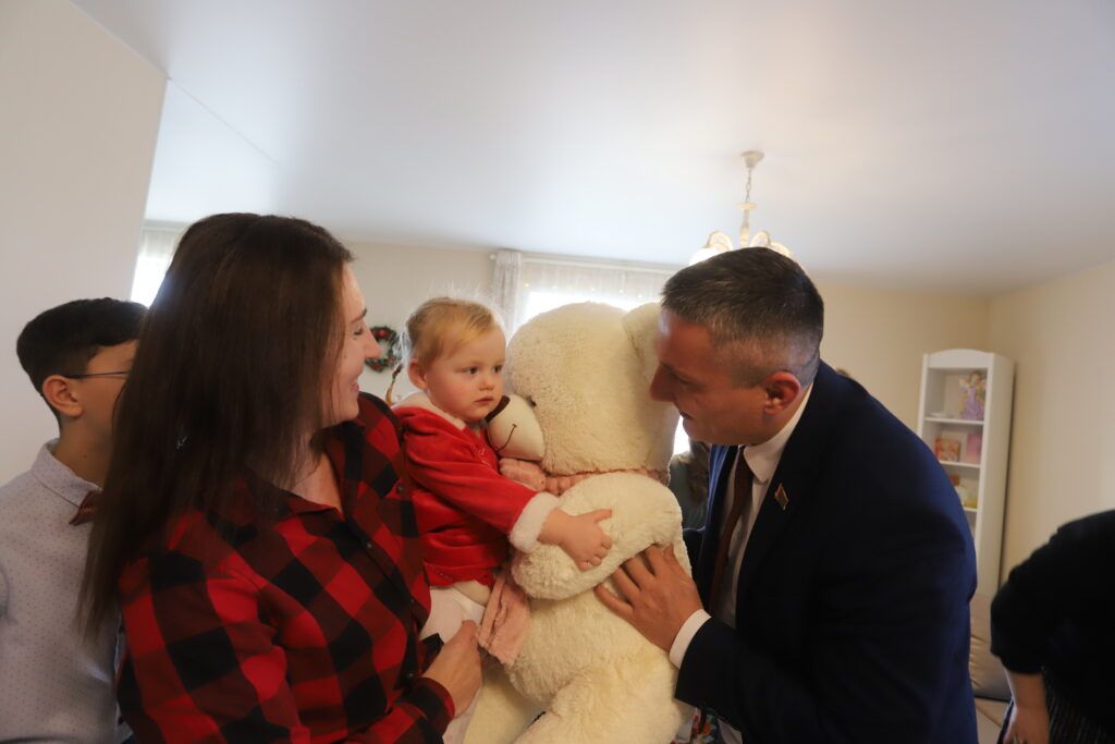 Подарки от Совета министров принимали сегодня в семье Мовлановых