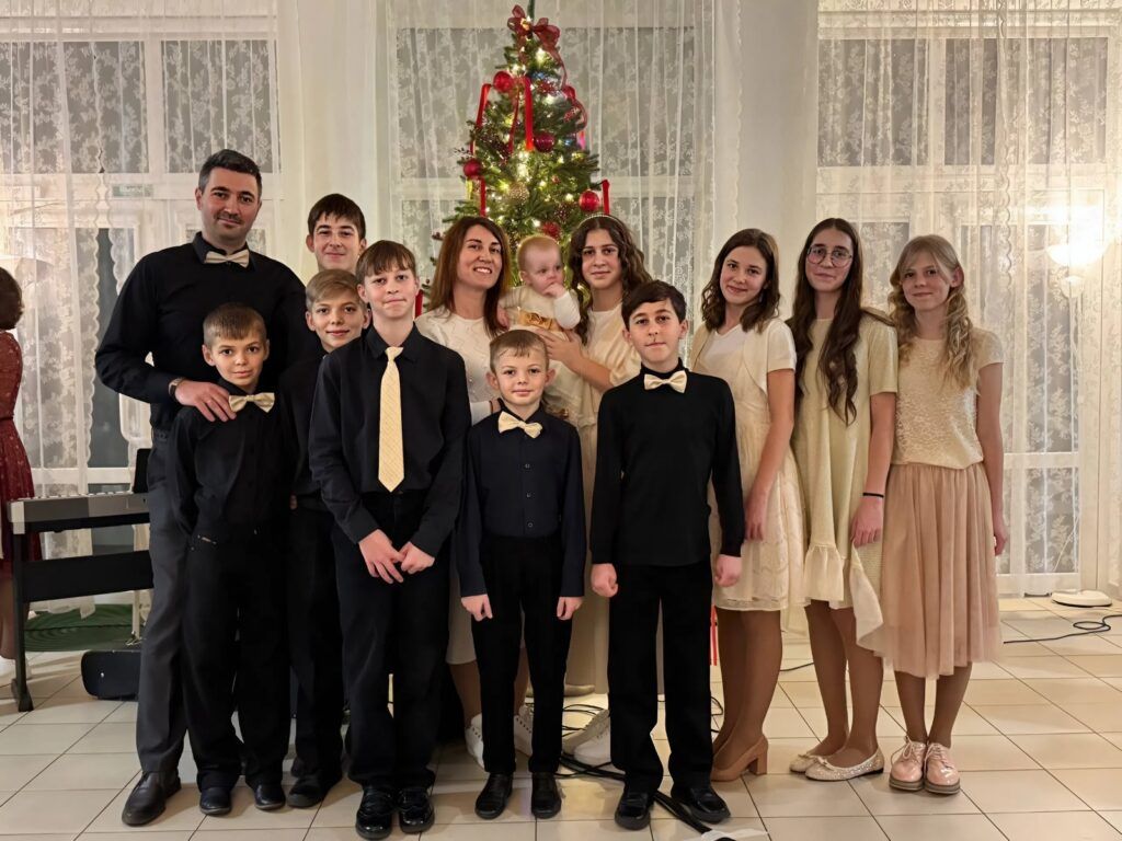 Узнали, как в большой семье готовятся к новогодним праздникам