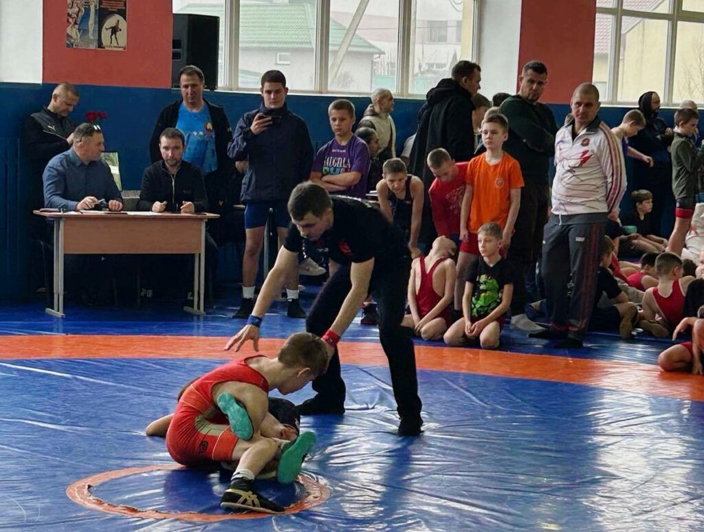 На ковер вышли сильнейшие: в Смолевичах прошел турнир по вольной борьбе памяти В. Шелепня