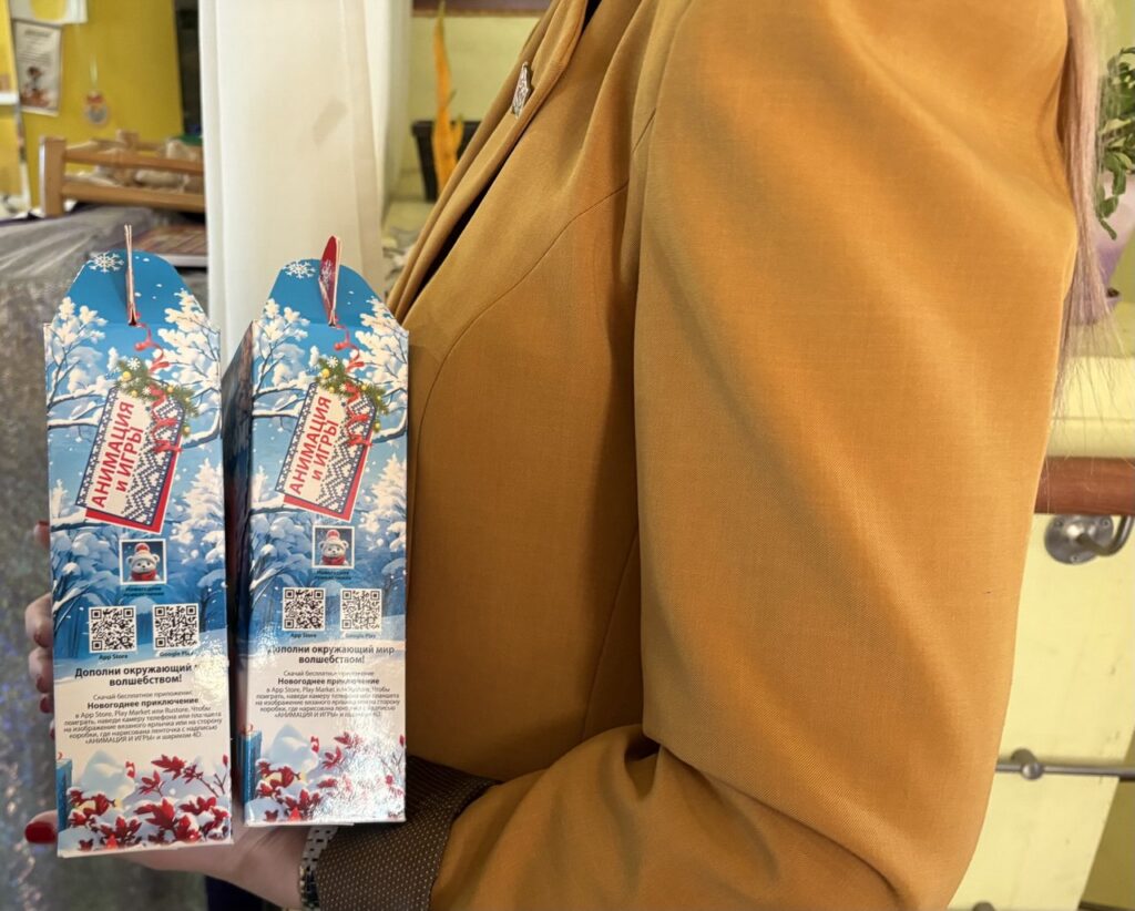 Представители местной власти поздравили семью из Лужков с наступающими праздниками