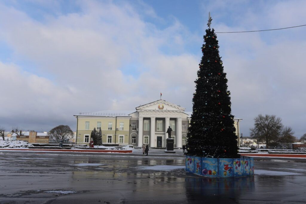 Руководство района поздравляет жителей с наступающим Новым годом и Рождеством