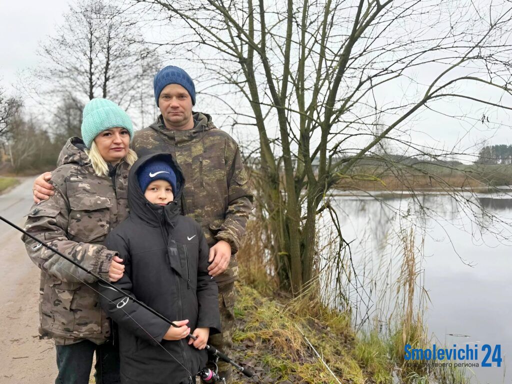 Лодка, удочки и счастье рядом. Как семья из Смолевичей нашла новое увлечение