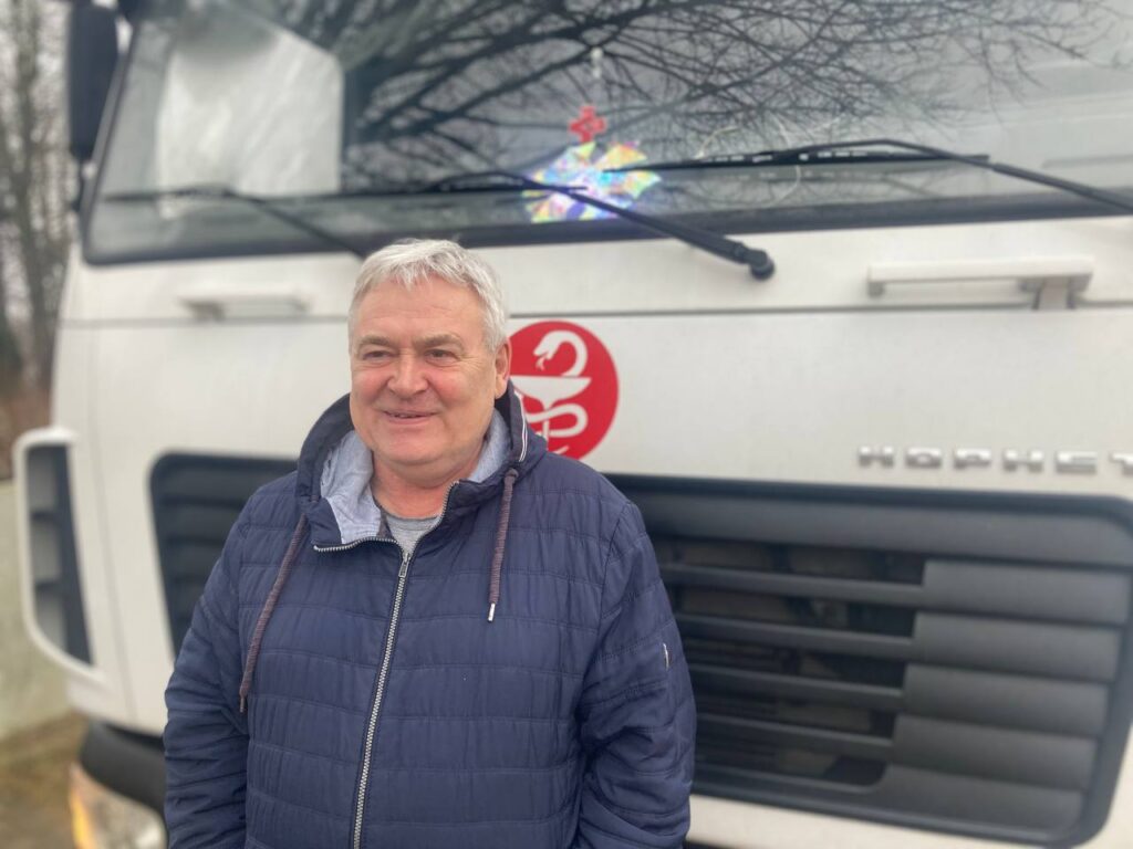 Водитель из Петровичей дарит новогоднее настроение