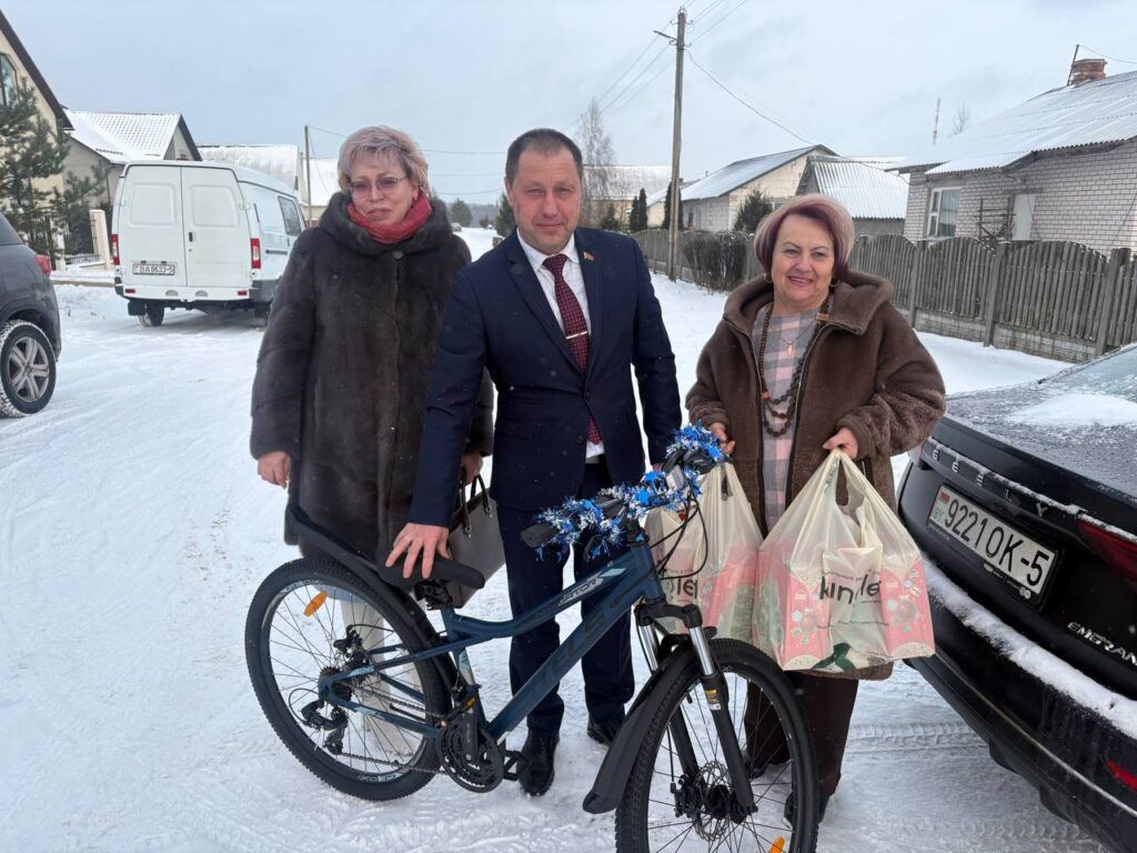 Узнали, кто получил в подарок велосипед от Пекалинского сельсовета