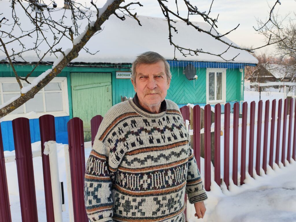 Собака Нюша, кот-минчанин и вода из колодца. Как живут сельчане на пенсии